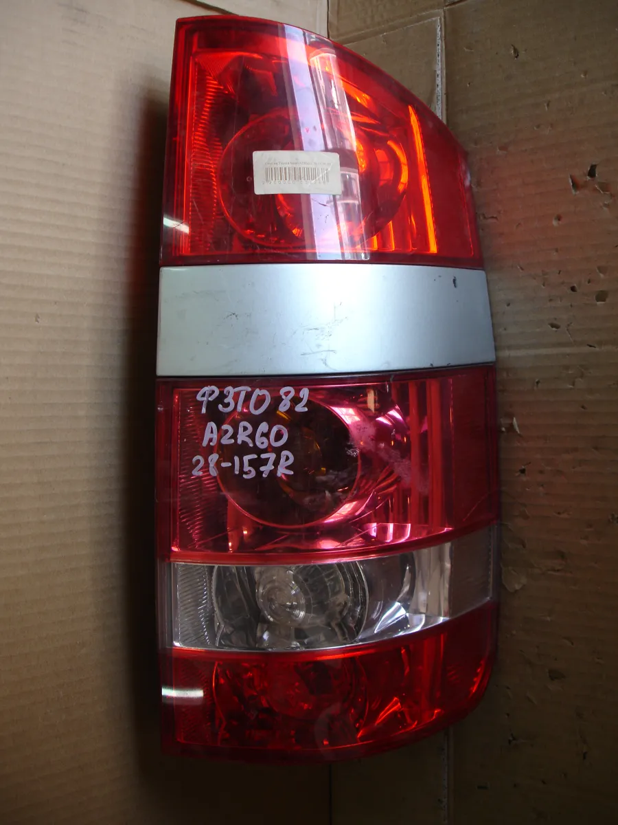 Фонарь стоп-сигнала Toyota Noah AZR60 цена за один