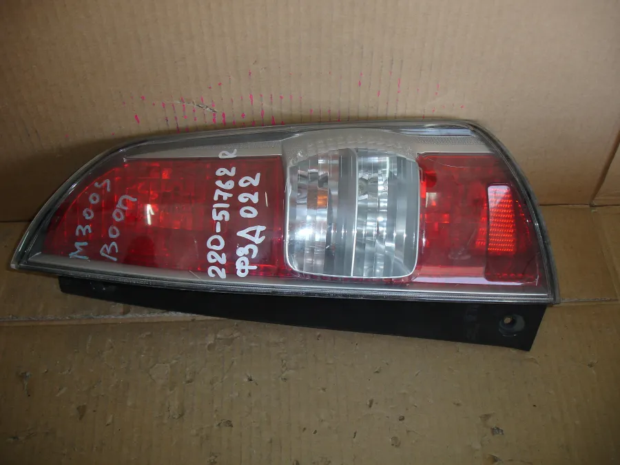 Фонарь стоп-сигнала Daihatsu Boon M3003 цена за один