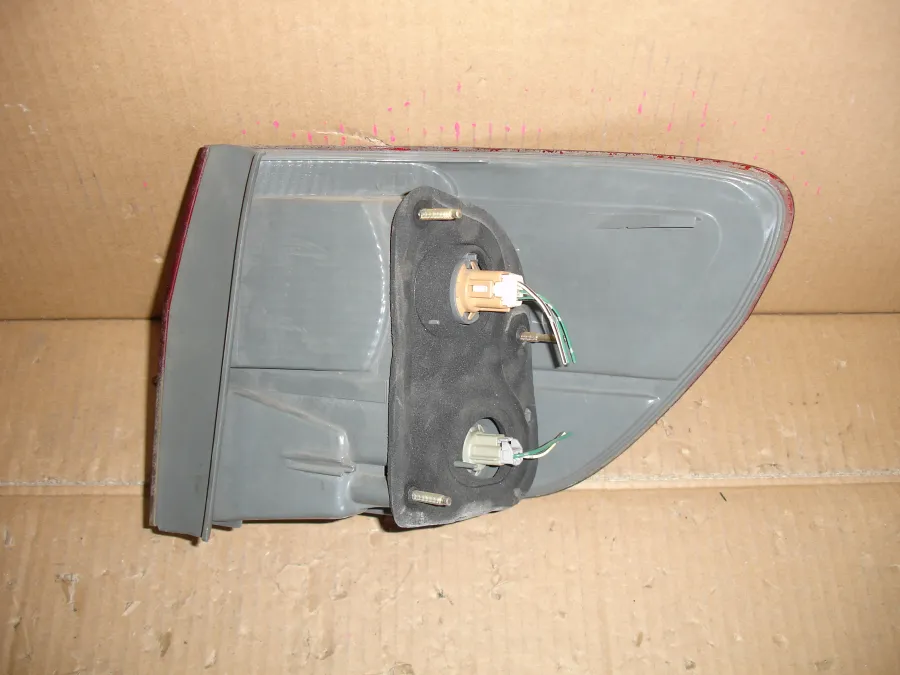 Фонарь стоп-сигнала Toyota Vista SV50 цена за один