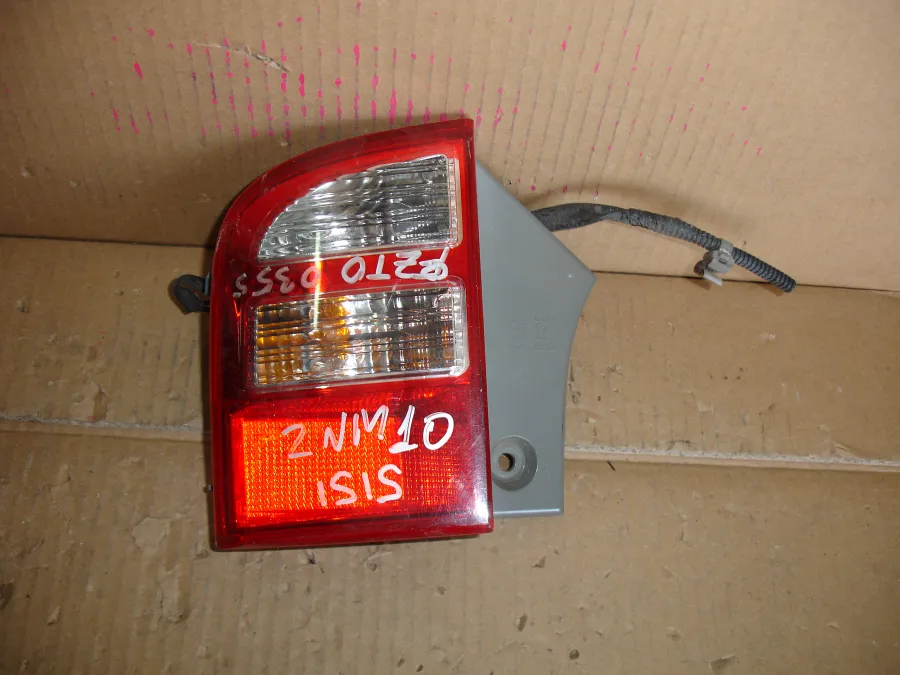 Фонарь стоп-сигнала Toyota Isis  ZNM10G цена за один