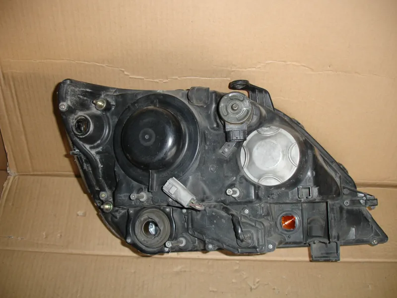 Фара Toyota Harrier MCU10W Цена указана за одну