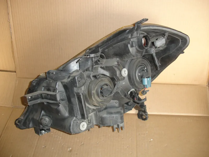 Фара  Honda Stream RN1 Цена указана за одну