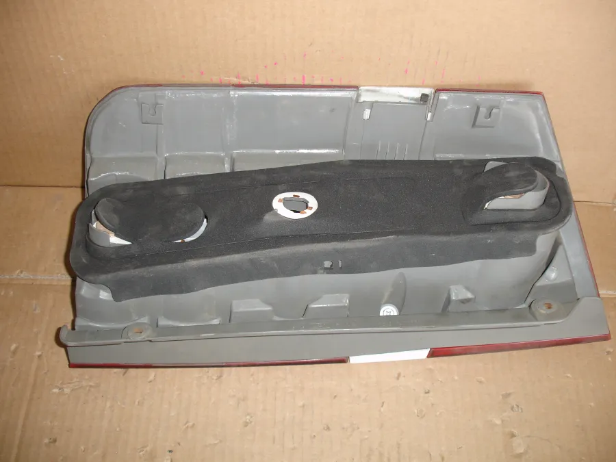 Фонарь стоп-сигнала Toyota Noah AZR60 цена за один