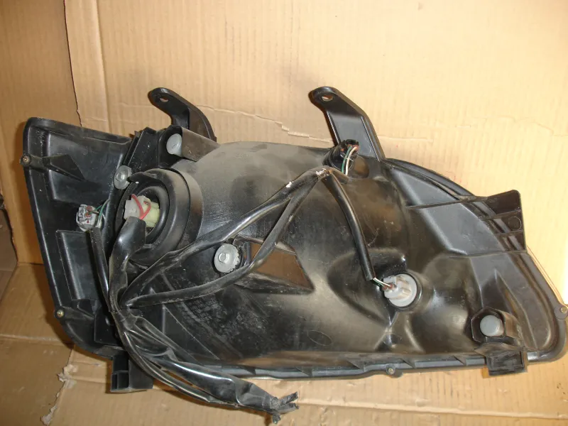 Фары оптика Toyota Toyota Noah Цена указана за одну