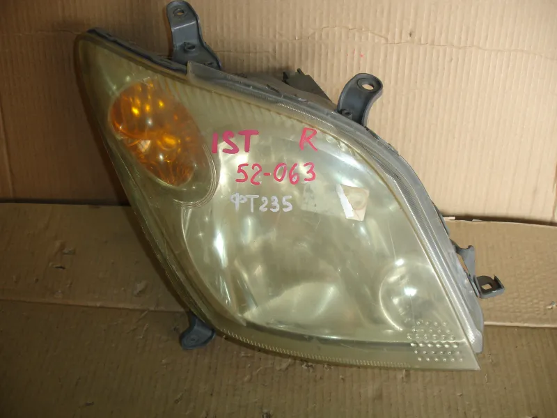 Фары оптика Toyota IST Цена указана за одну