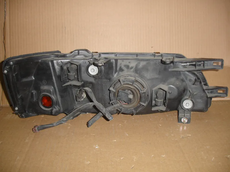 Фары оптика Nissan Bluebird EU14 Цена указана за одну