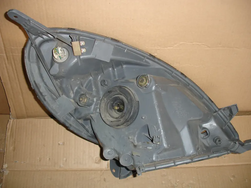 Фары оптика Toyota Funcargo NCP21 Цена указана за одну