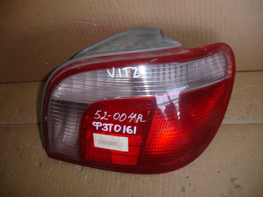 Фонарь стоп-сигнала Toyota Vitz  SCP10 цена за один