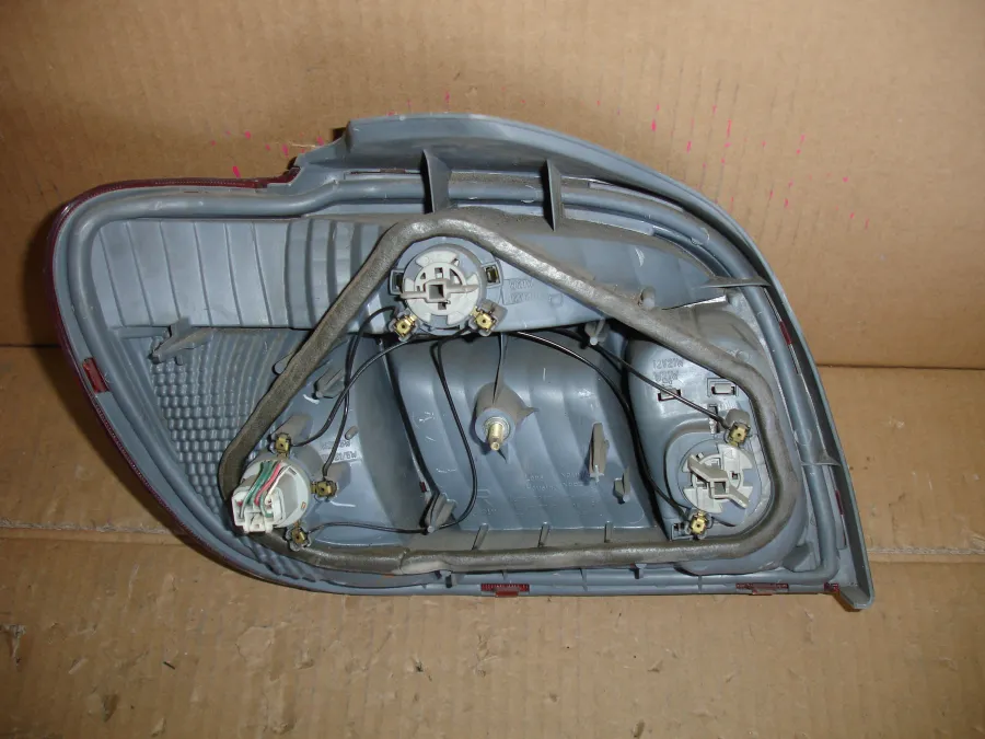 Фонарь стоп-сигнала Toyota Vitz NCP10 цена за один