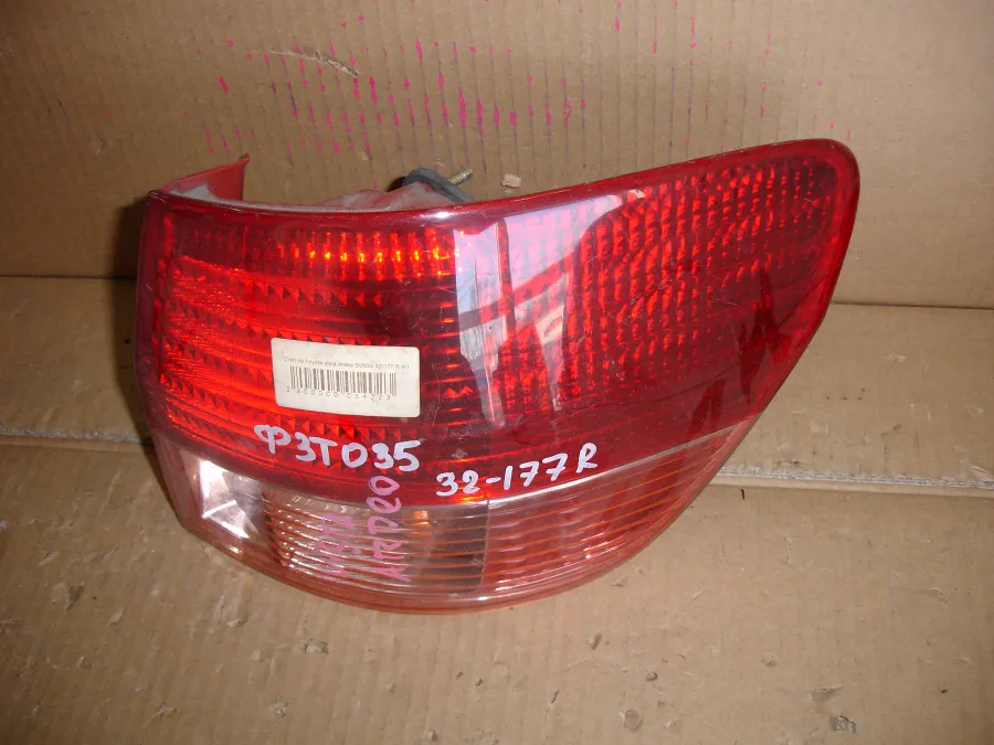 Фонарь стоп-сигнала Toyota Vista ZZV50 цена за один