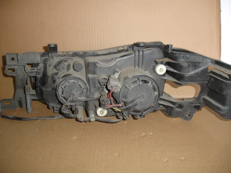 Фары оптика Nissan Liberty PM12 Цена указана за одну