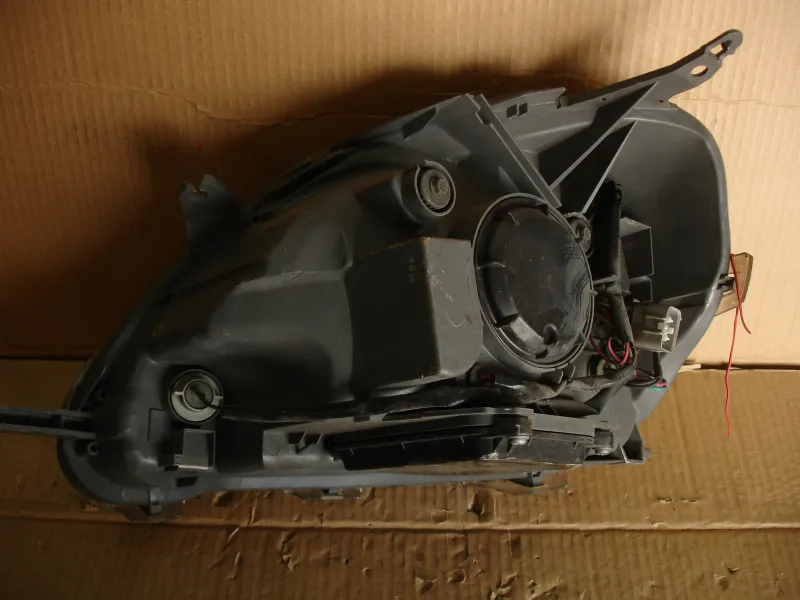 Фары оптика Toyota Vitz NCP13 Цена указана за одну