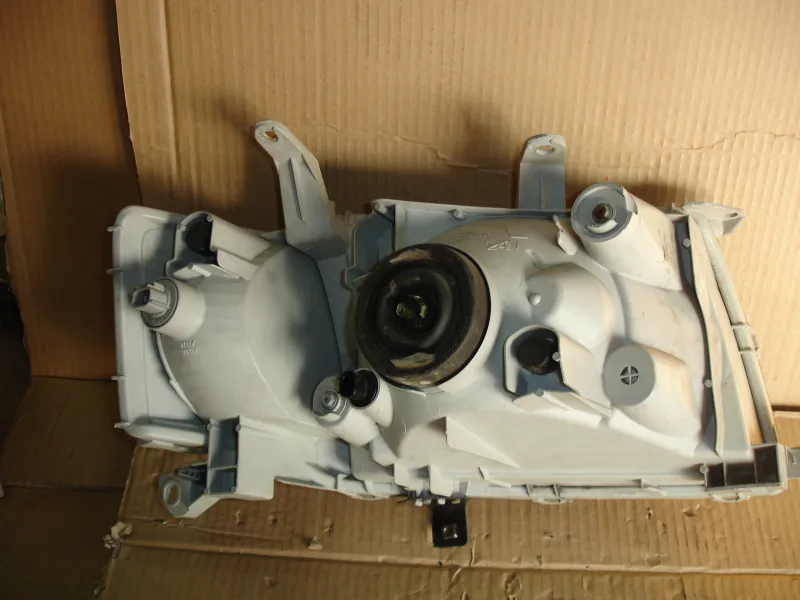 Фары оптика Toyota Probox Цена указана за одну