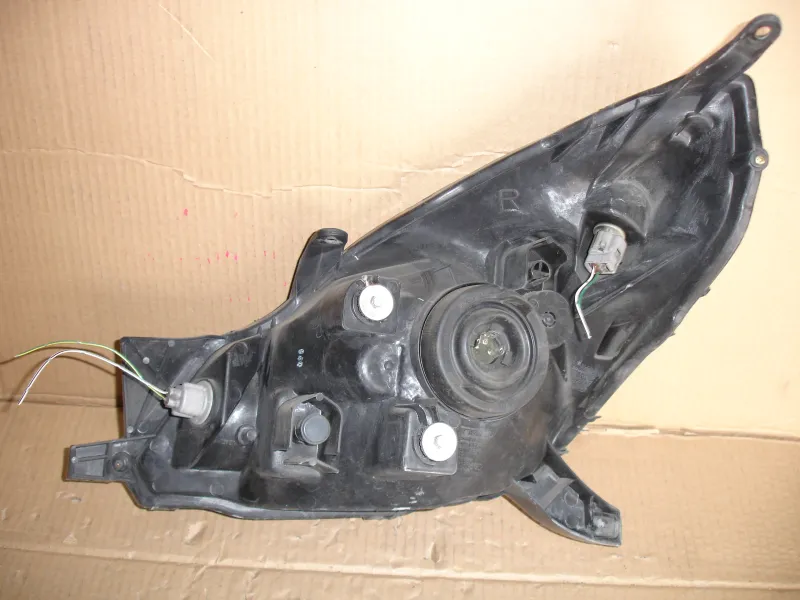 Фары оптика Toyota OPA ZCT10 Цена указана за одну