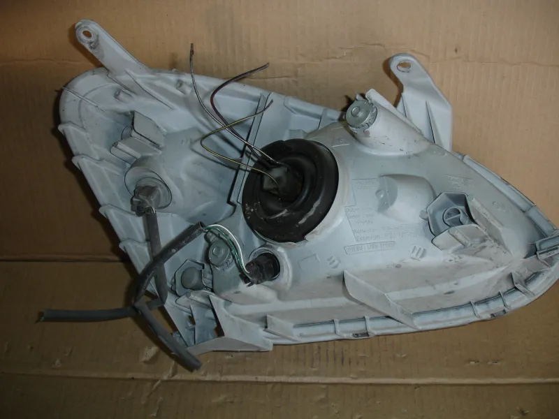 Фары оптика Toyota Platz NCP12 Цена указана за одну