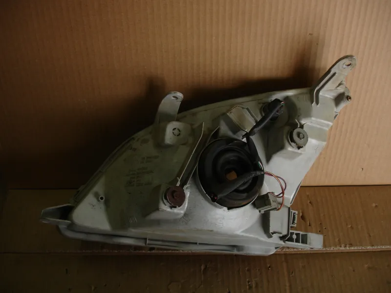 Фары оптика Toyota Nadia SXN10 Цена указана за одну