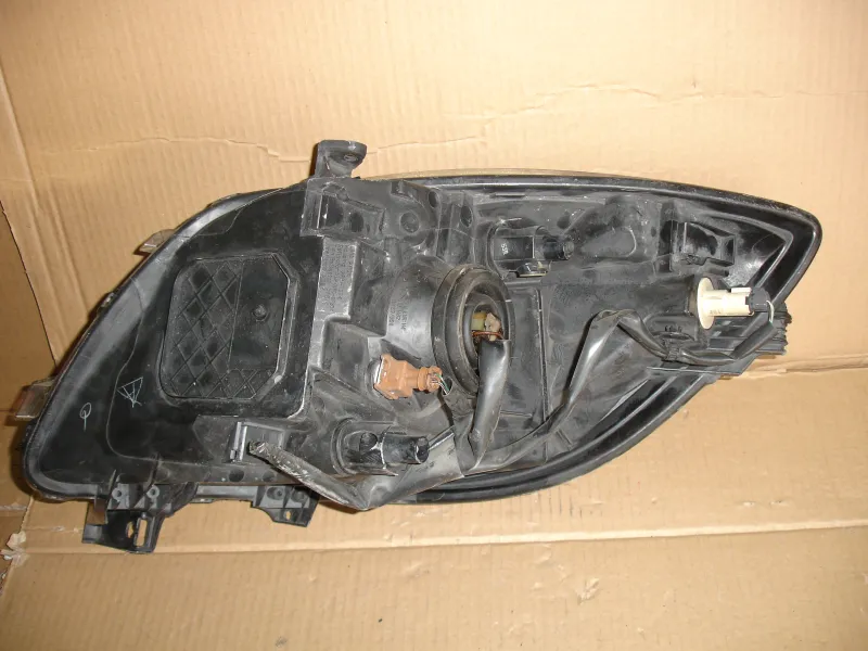 Фары оптика Toyota Vitz KSP90 Цена указана за одну