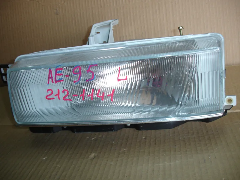 Фары оптика Toyota Sprinter Carib Галоген цена за одну