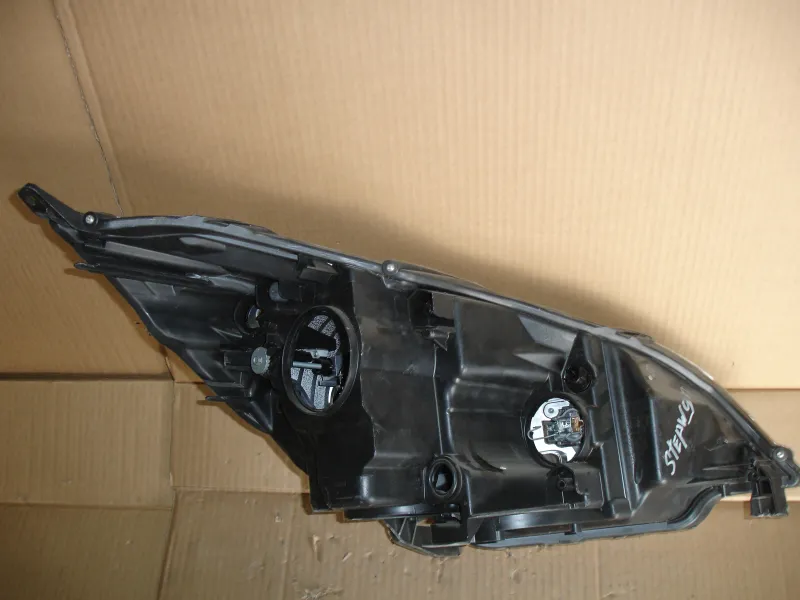 Фары оптика Honda Stepwgn RG3 ксенон Цена указана за одну