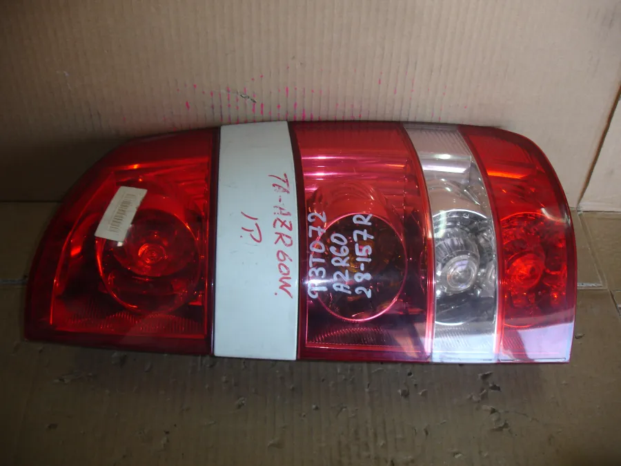 Фонарь стоп-сигнала Toyota Noah AZR60 цена за один