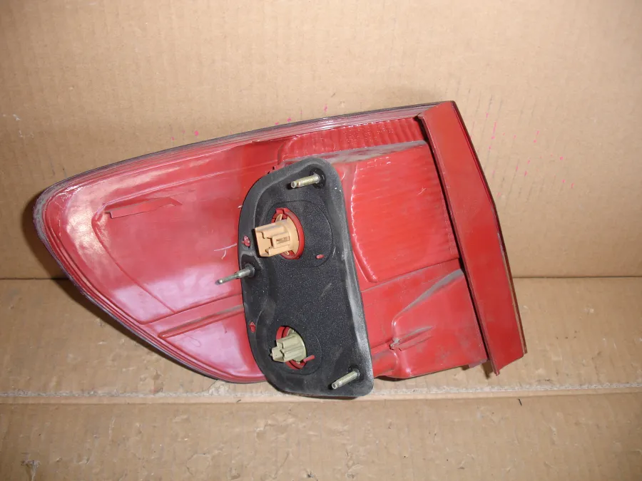 Фонарь стоп-сигнала Toyota Vista ZZV50 цена за один