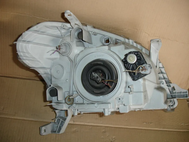 Фары оптика Toyota Raum Цена указана за одну