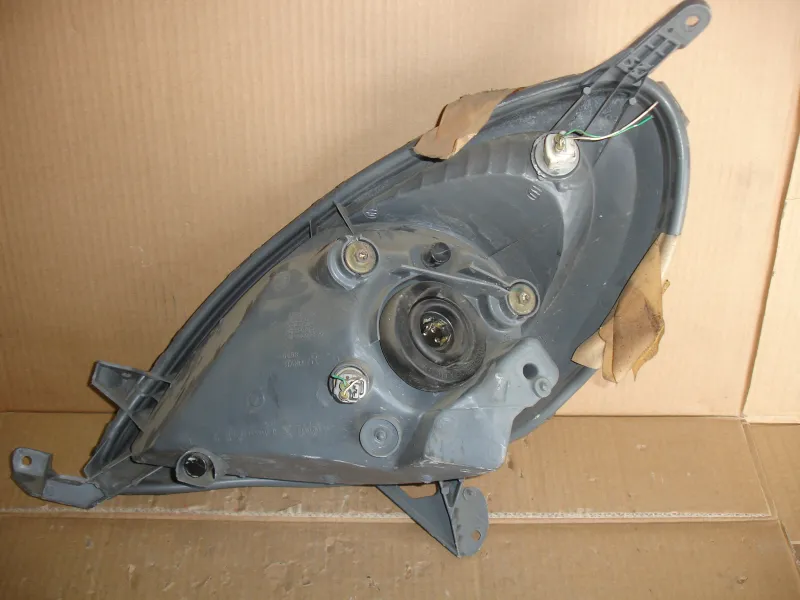 Фары оптика Toyota Funcargo NCP20 Цена указана за одну