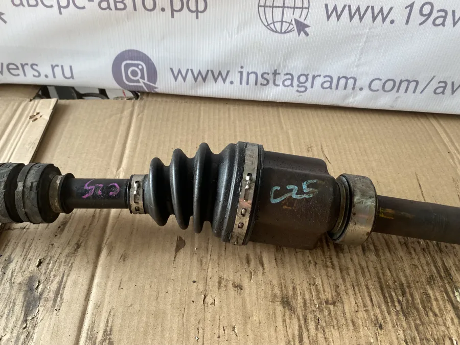 Привод передний правая в сборе Nissan Serena C25
