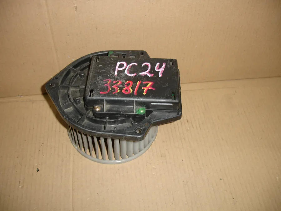 Вентилятор печки на Nissan Serena PC24