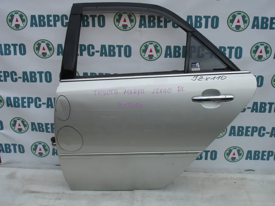 Дверь боковая левая задняя Toyota Mark II JZX100 серебро