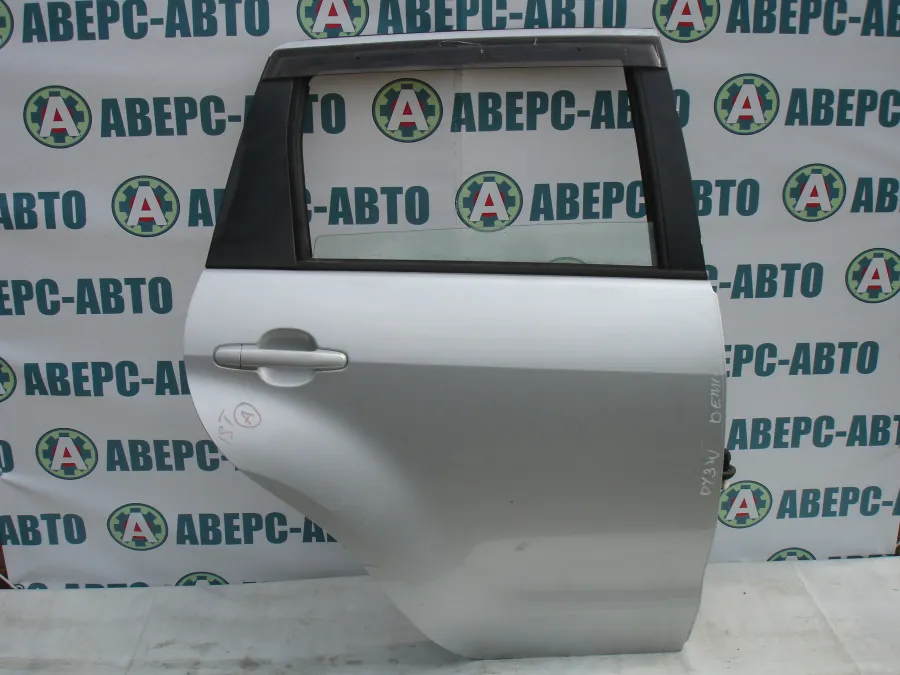 Дверь боковая правая задняя Mazda Demio DY3W серебро