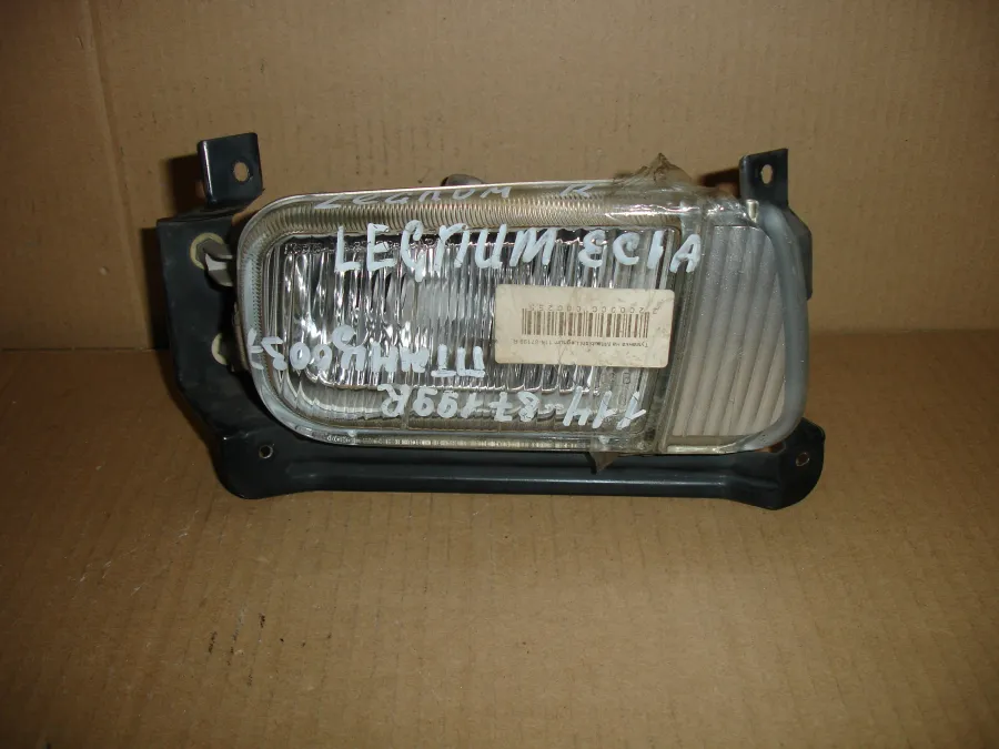 Фара противотуманная правая Mitsubishi Legnum EC3W