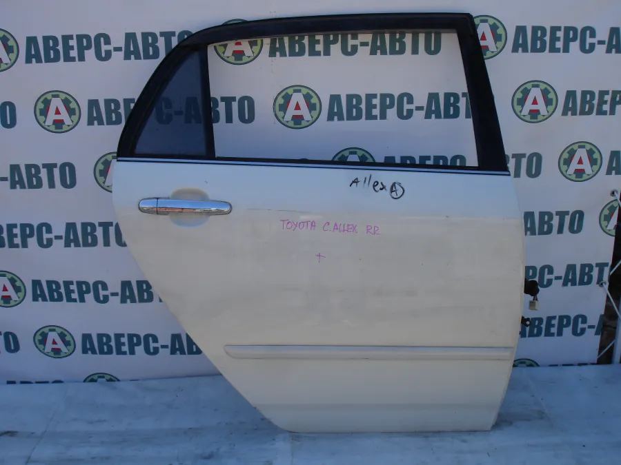 Дверь боковая права задняя Toyota Allex NZE121 белый