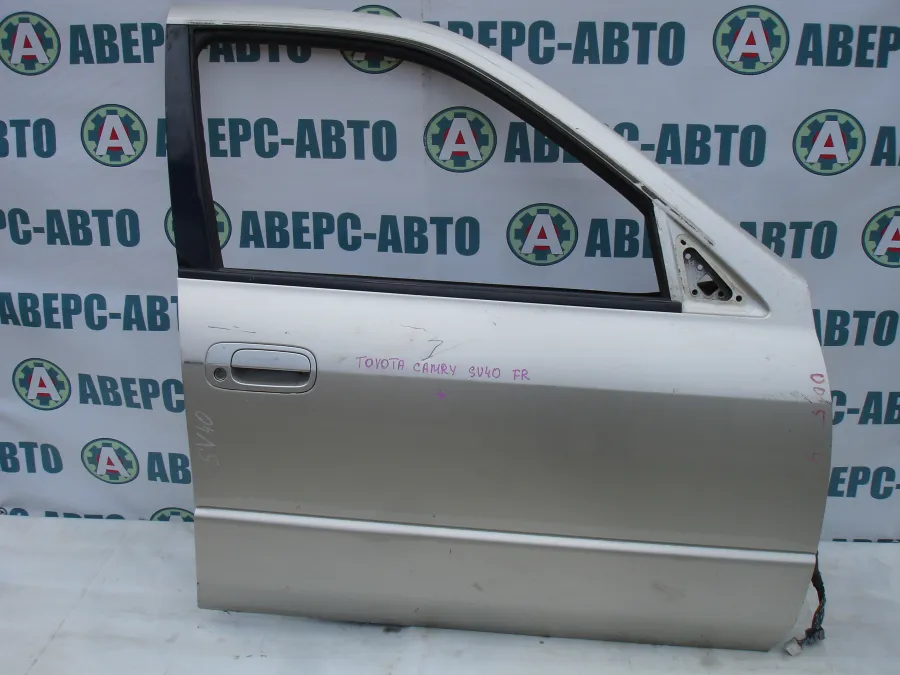 Дверь боковая правая пердняя Toyota Camry SV40 перламутр