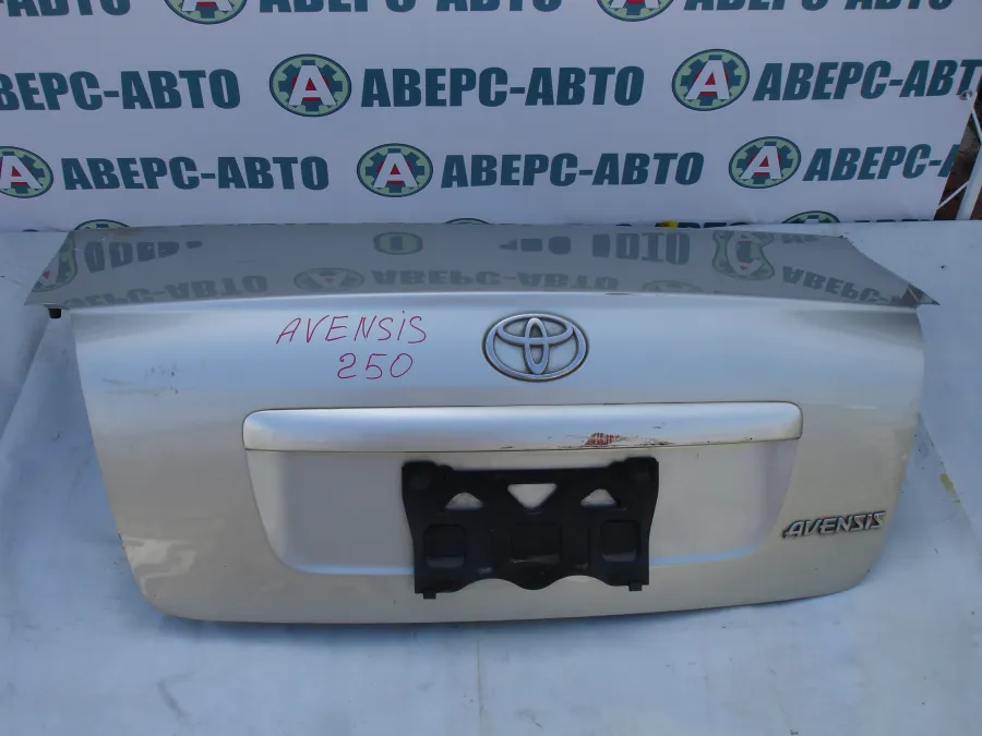 Крышка багажника Toyota Avensis AZT250 серебро