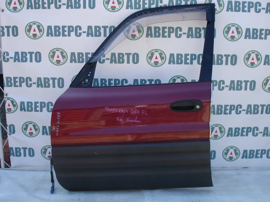 Дверь боковая левая передняя Toyota RAV4 SXA11 красная