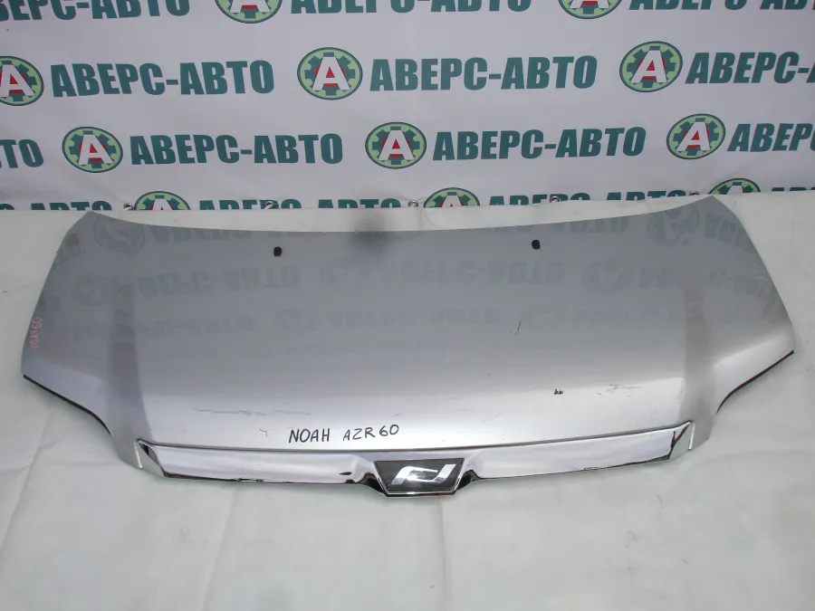 Капот Toyota Noah AZR60 Серебро / с молдингом