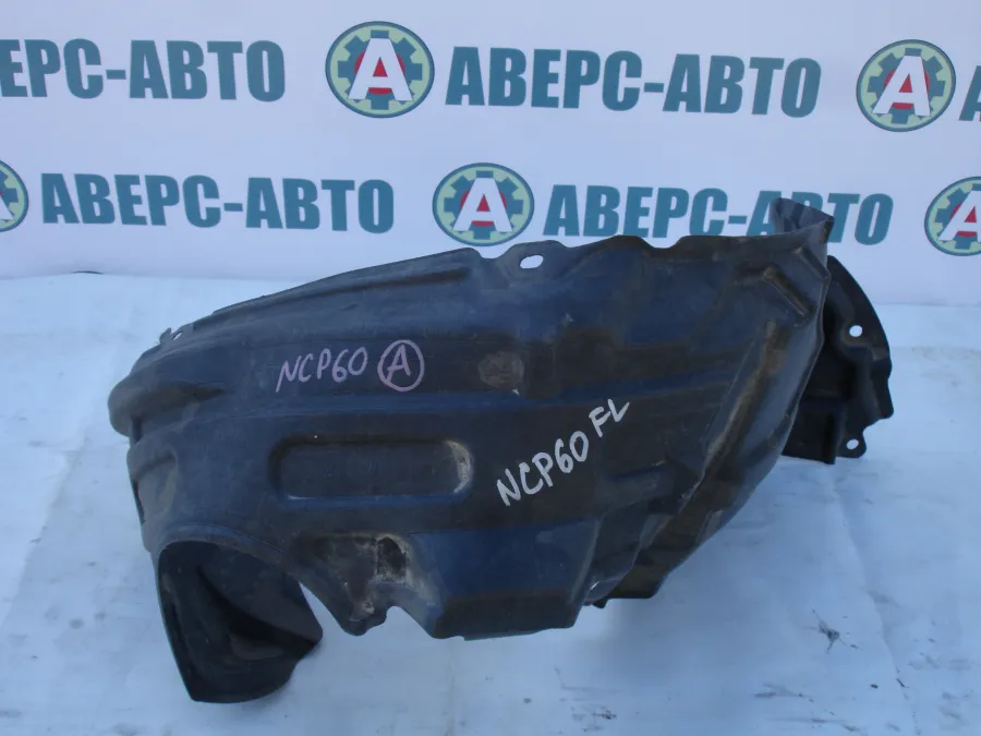 Подкрылок передний левый Toyota IST NCP60