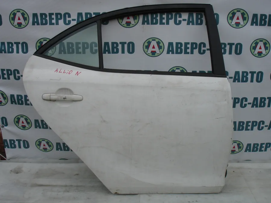 Дверь боковая правая задняя Toyota Allion AZT240 белая с дефектом