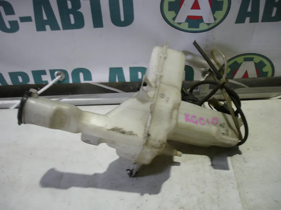 Бачок омывателя Toyota Passo KGC10