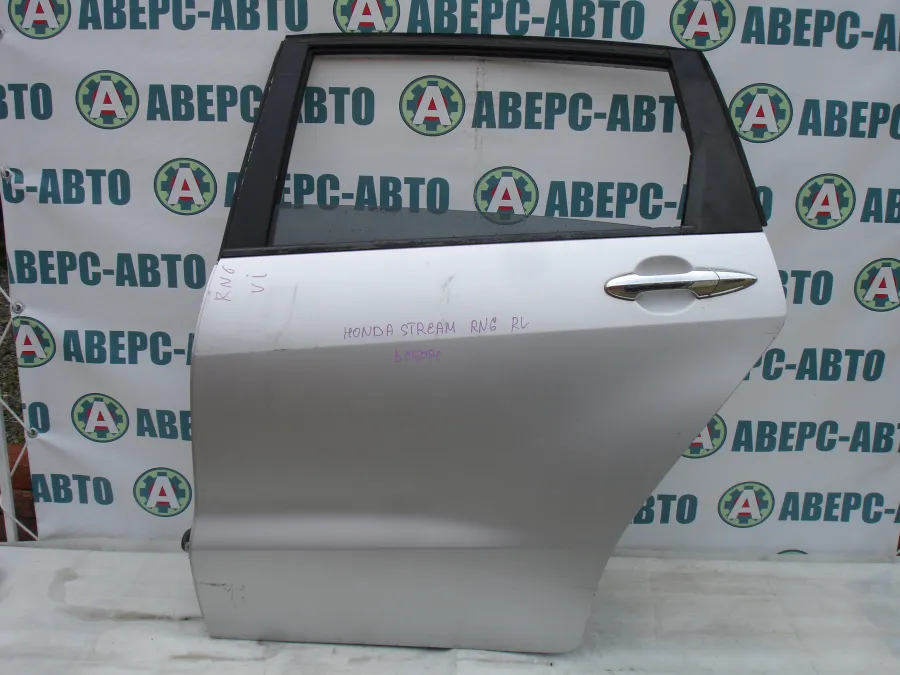 Дверь боковая левая задняя Honda Stream RN6 серебро