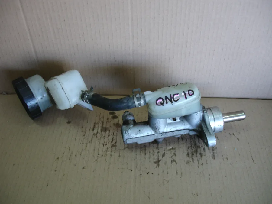 Главный тормозной цилиндр на Toyota Passo QNC10
