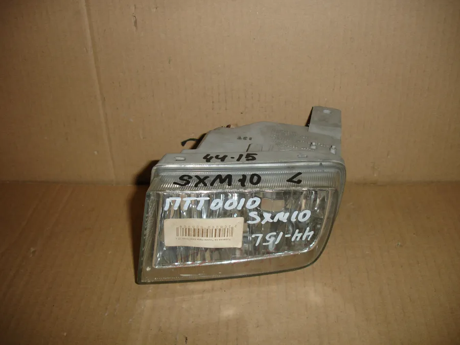 Фара противотуманная левая Toyota Gaia SXM10G 3S-FE