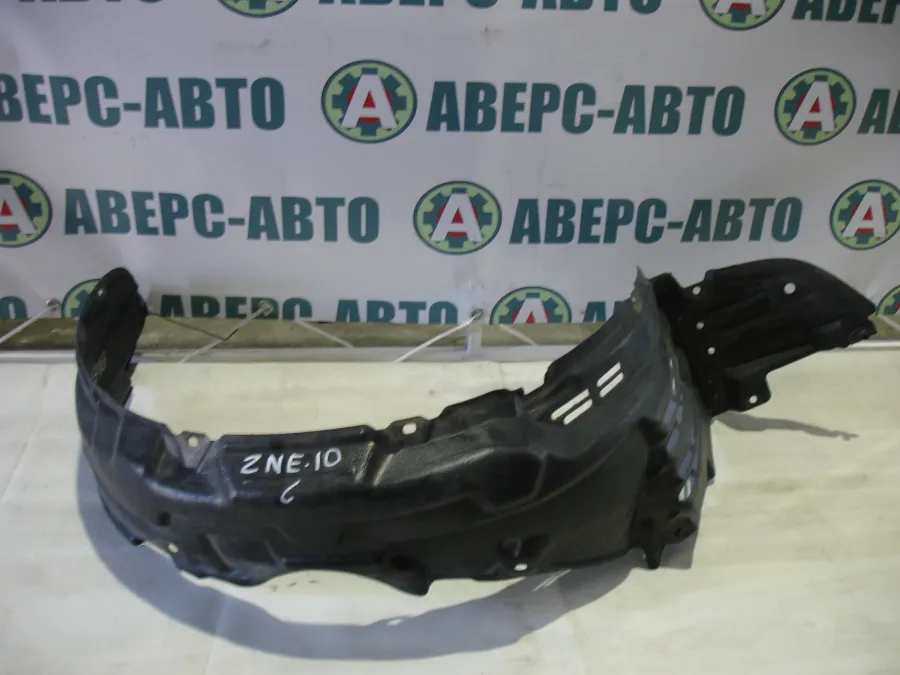 Подкрылок левый передний Toyota Wish ZNE10