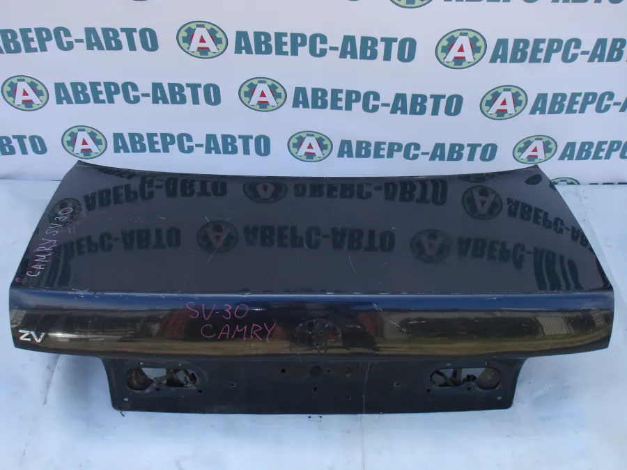 Крышка багажника Toyota Camry SV30 черная