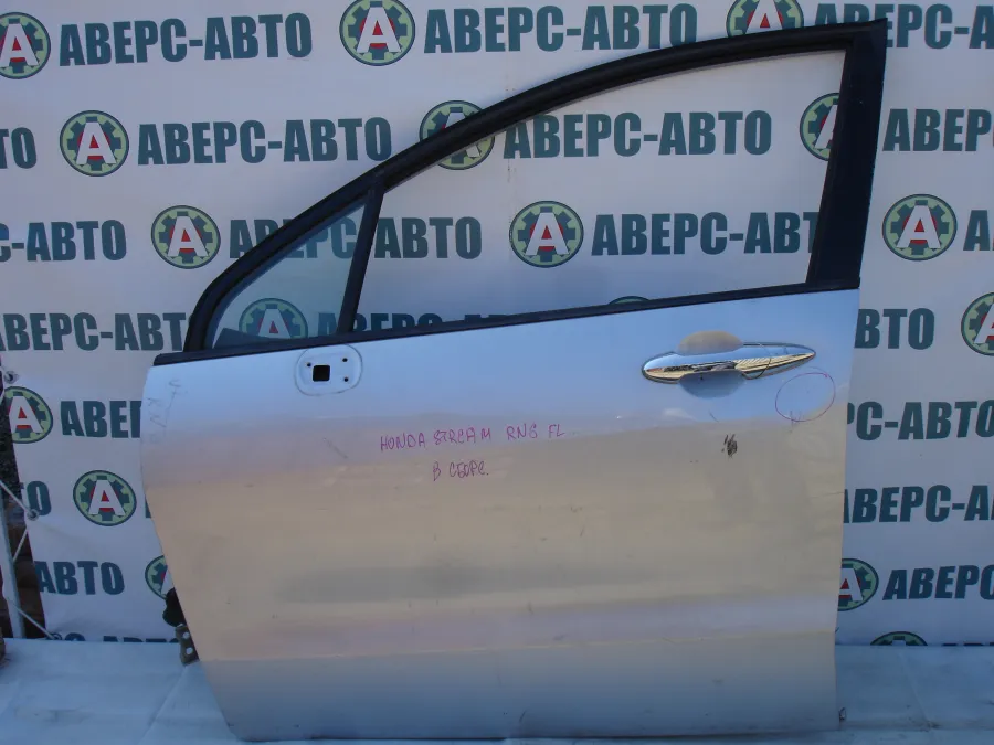 Дверь боковая левая передняя Honda Stream RN6 серебро