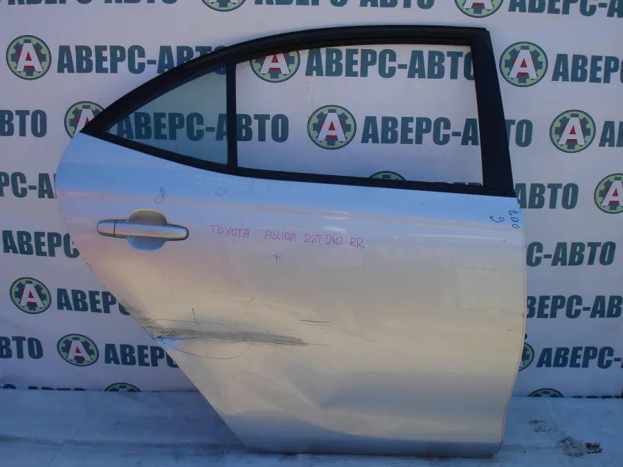 Дверь боковая правая задняя Toyota Allion ZZT240 серебро