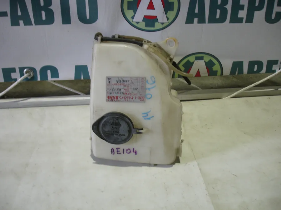 Бачок омывателя Toyota Corolla AE104