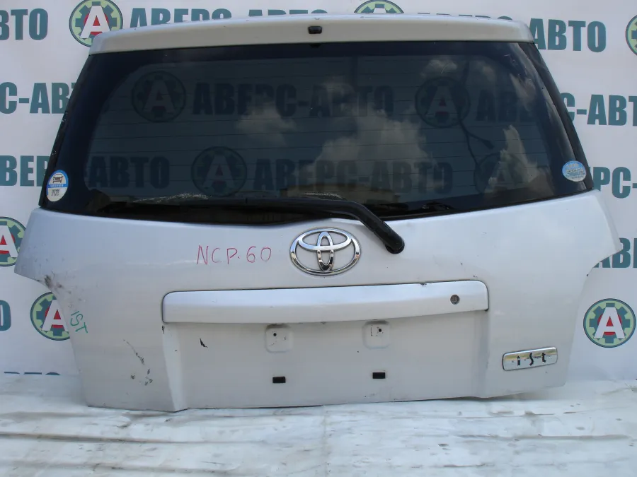 Дверь багажника Toyota IST NCP60 белая
