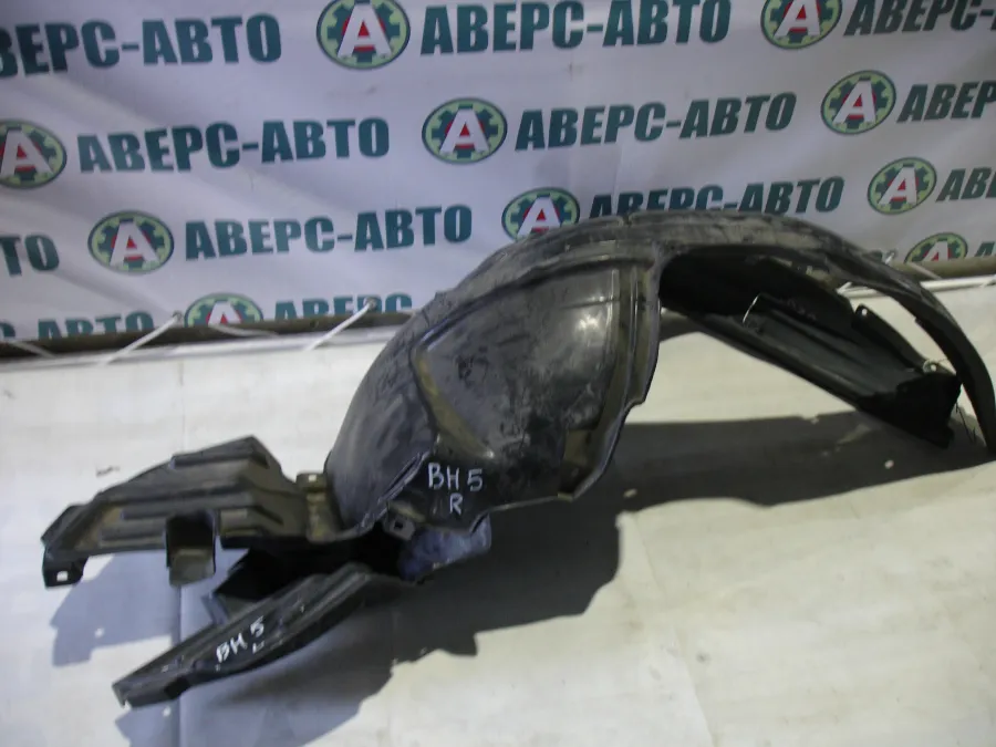 Подкрылок правый Subaru Legacy BH5